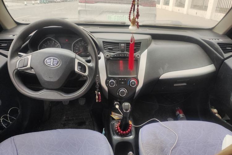 Used FAW Xiali N7 2013 1.3L Manual Luxury Model Center Console