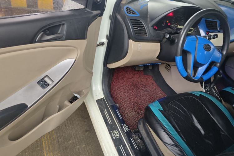 Used Hyundai Verna (older generation) 2014 1.4L Automatic Fashion GS Model Driver Seat