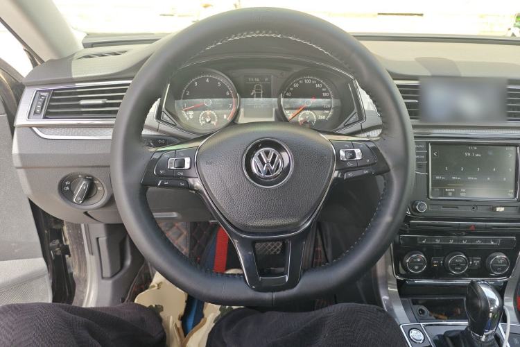 Used Volkswagen Passat 2017 330TSI DSG Luxury Edition Steering Wheel