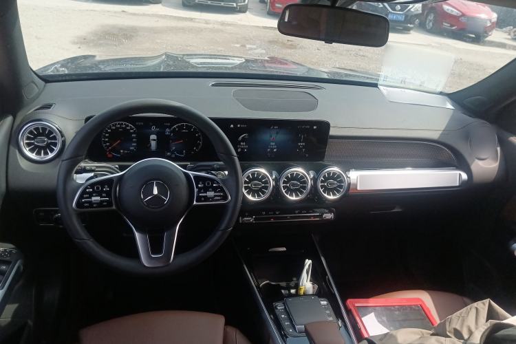 Used Mercedes-Benz GLB 2023 GLB 220 Sport Edition Center Console