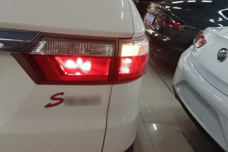 Used Dongfeng Fengon S560 2018 1.8L CVT Elite Model 5 Seats Right Rear Taillight