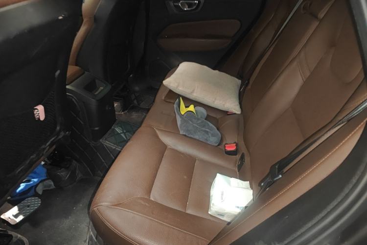 Used Volvo XC60 New Energy 2022 T8 Plug-in Hybrid All-Wheel Drive Smart Luxury Edition Interior 4