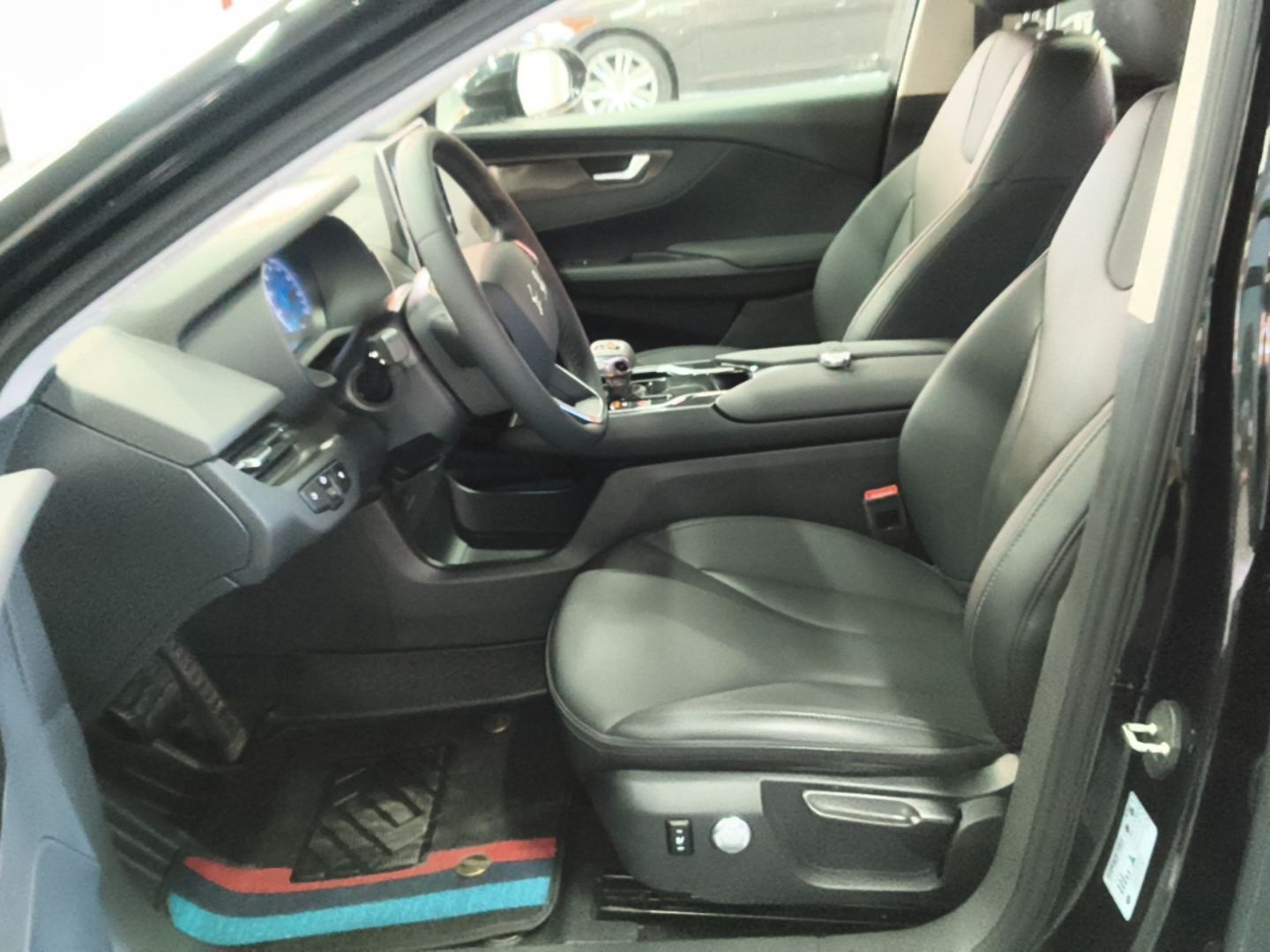 Hongqi E-QM5 2023 Revised Version Basic Travel Edition — снимка 17