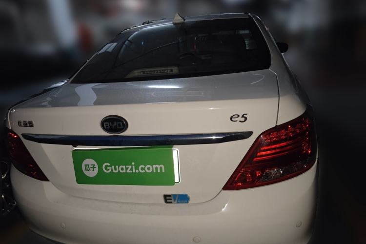 Used BYD e5 2018 450 Smart Connect Deluxe Edition
