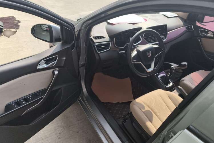 Used Baojun 310W 2017 1.5L Manual Comfort Version China VI Emission Standard