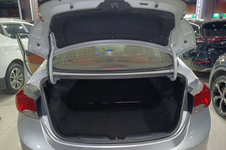 Used Hyundai Elantra (5th Generation / Langdong) 2012 1.6L Automatic Fashion Edition
