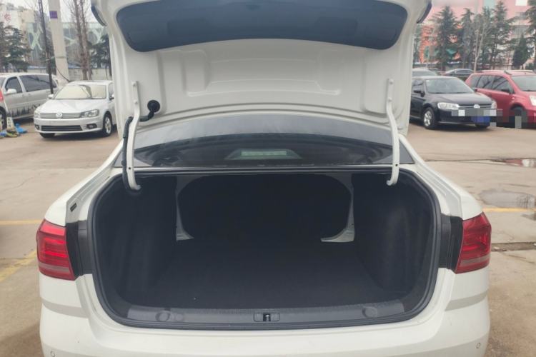 Used Volkswagen Lavida 2015 1.6L Automatic Fashion Edition