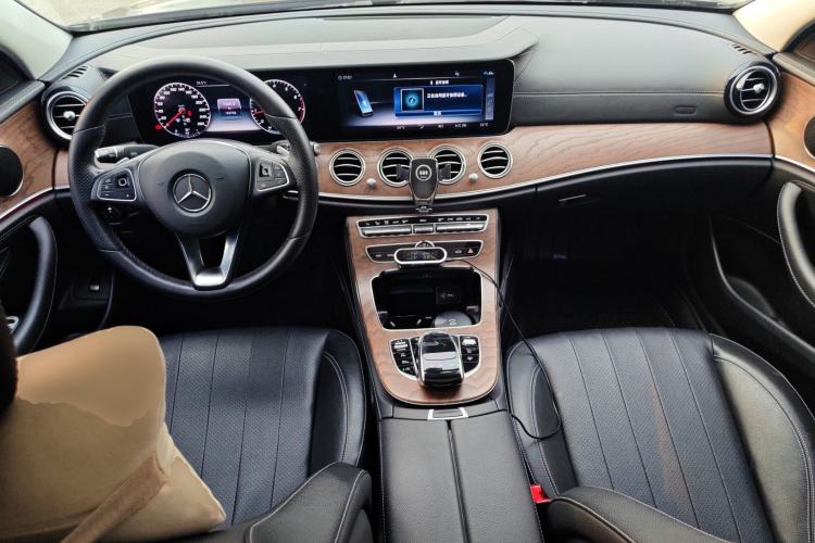 Used Mercedes-Benz E-Class 2018 Facelift E 300 L Luxury Edition Center Console