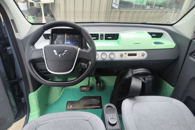 Used Wuling Hongguang MINIEV 2021 Macaron Fashion Edition Lithium-Ion Battery Center Console
