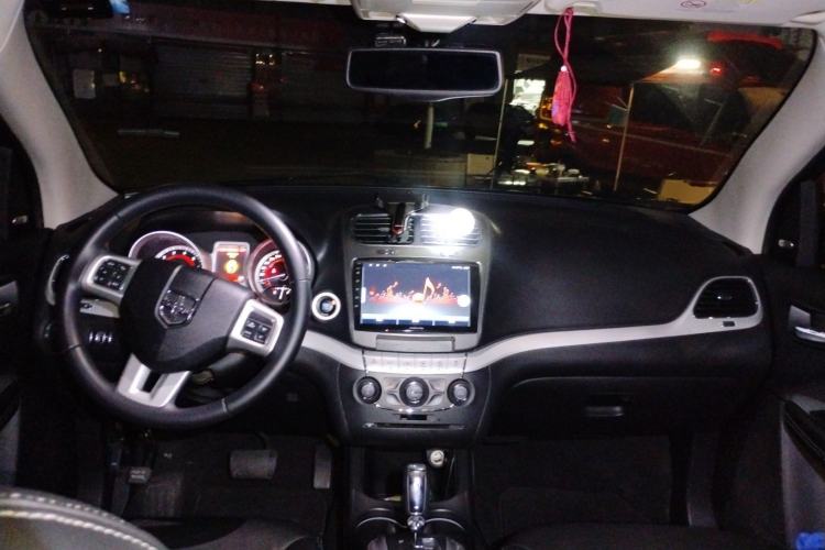 Used Dodge Journey 2013 2.4L Two-Wheel Drive Luxury Version