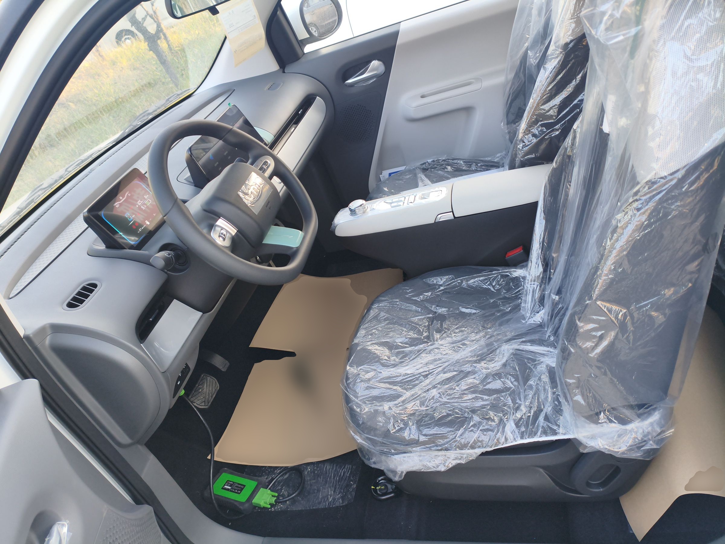 المقاعد الأمامية داخل السيارة