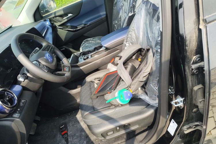 Used Chevrolet Equinox Plus 2024 102km RS Ultimate Edition Left Front Seat