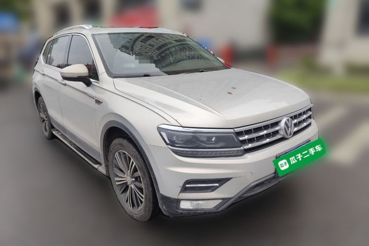 Used Volkswagen Tiguan L 2018 380TSI Automatic All-Wheel Drive Luxury Edition Front Right 45 Deg