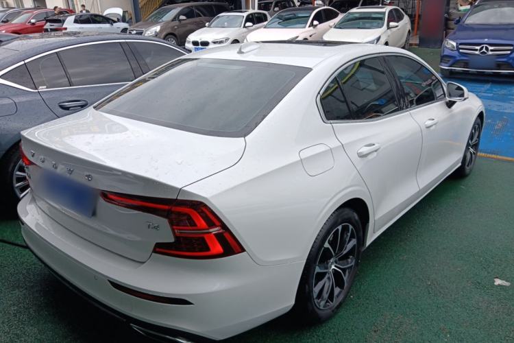 Used Volvo S60 2021 T4 Zhiyi Luxury Edition Rear Right 45 Deg