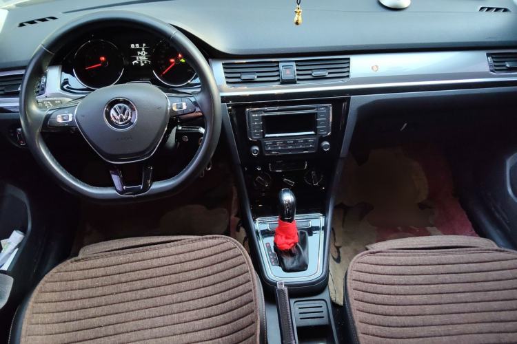 Used Volkswagen Bora 2018 1.5L Automatic Comfort Model Center Console