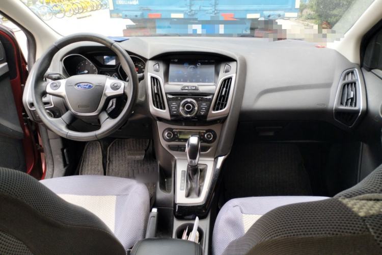 Used Ford Focus 2012 Sedan 1.6L Automatic Fashion Edition Center Console