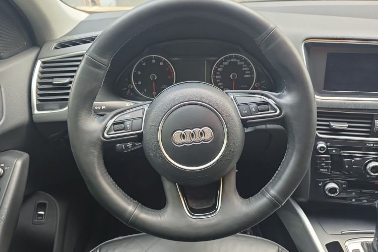 Used Audi Q5 2015 40 TFSI Technology Edition Steering Wheel