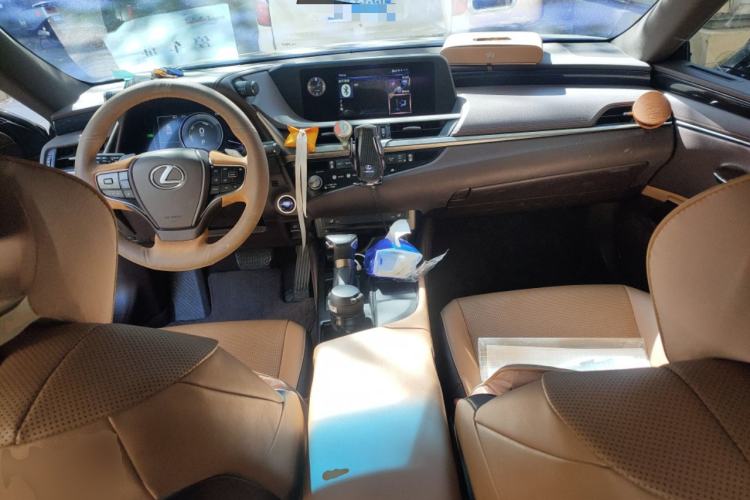 Used Lexus ES 2020 300h Premier Edition