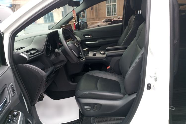 Used Toyota Granvia 2023 2.5L Hybrid Prestige VIP Edition
