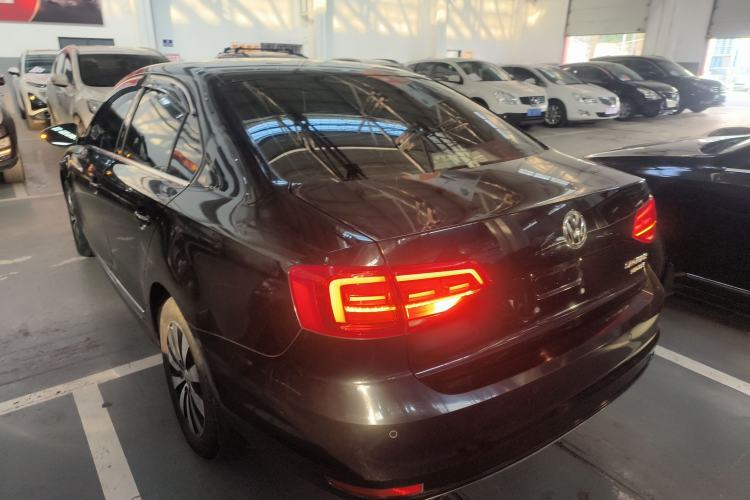 Used Volkswagen Sagitar 2017 230TSI Automatic Comfort Version
