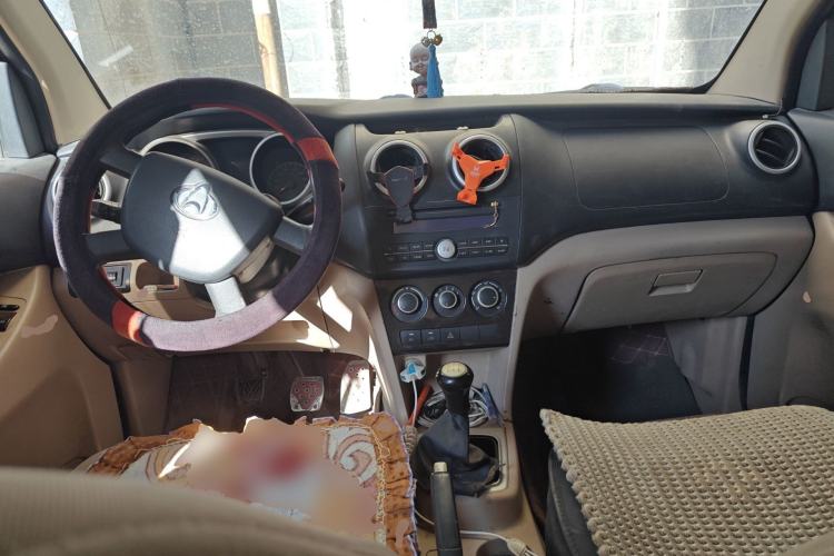 Used CHANGAN KAICHENG Ounuo S 2013 1.5L Elite Model Center Console