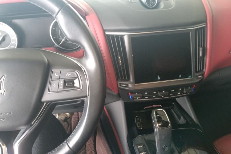 Used Maserati Levante 2022 2.0T GT Sharp Edition Center Console