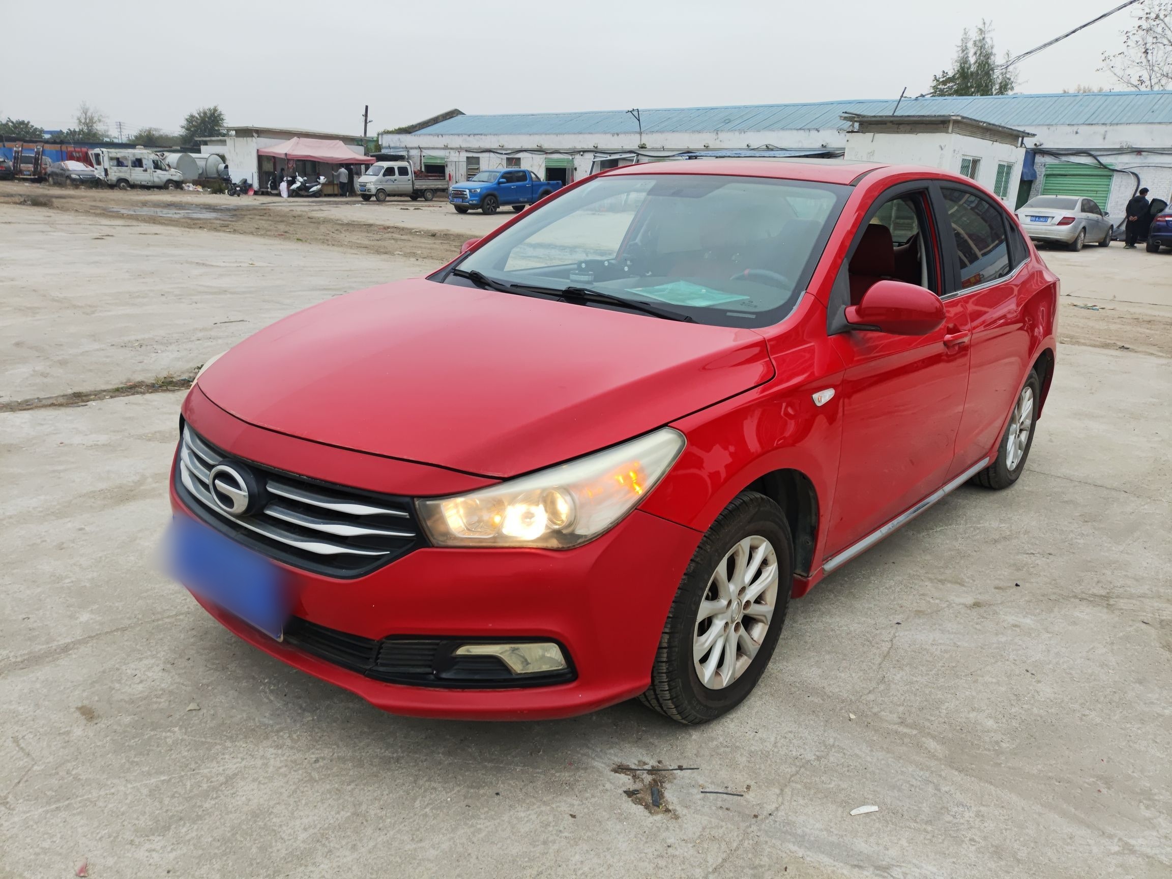 تحت مقدمة السيارة