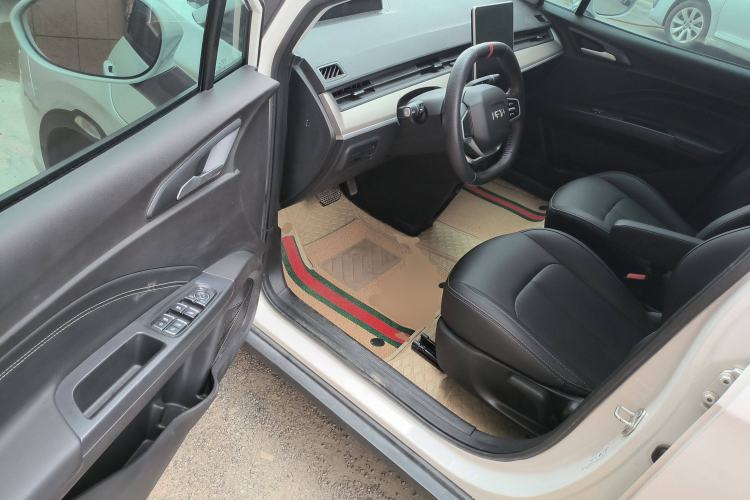 Used NETA V 2021 Standard Range Entertainment Version – Upgraded Model Driver Seat