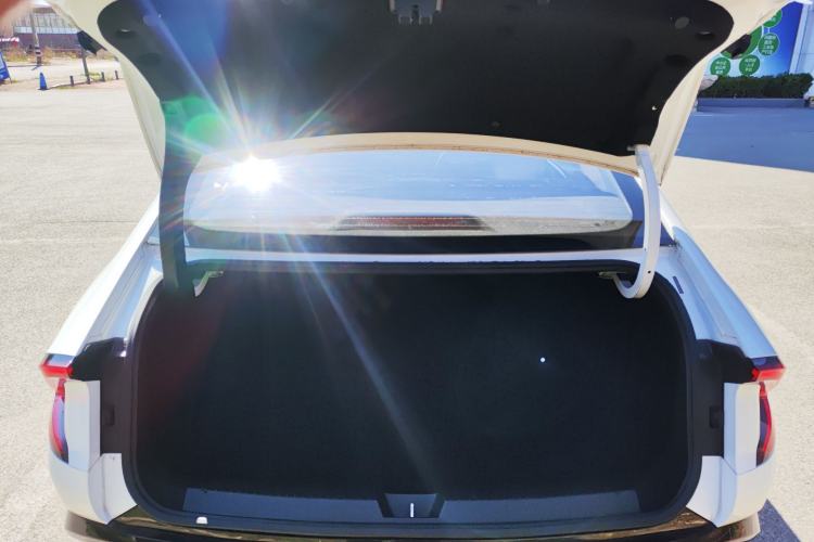 Used Wuling Xingguang 2024 Co-Creation Edition 410 Standard Model Trunk