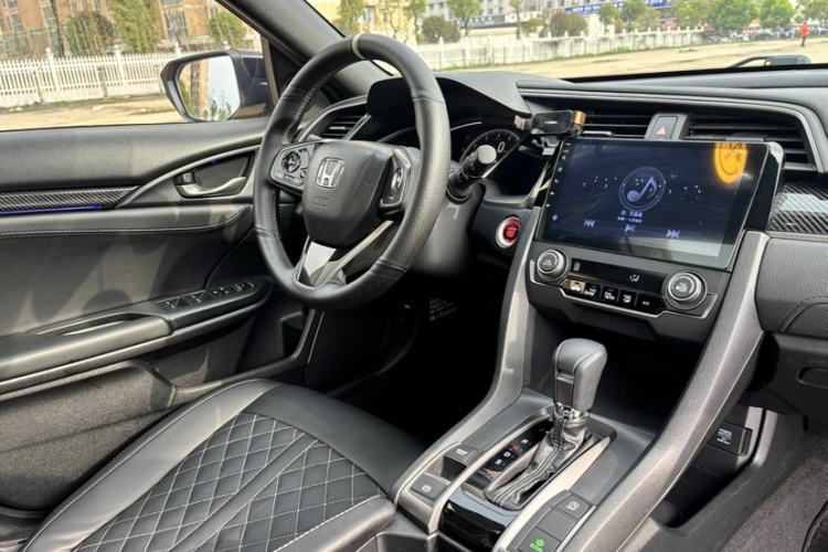 Used Honda Civic 2021 HATCHBACK 220TURBO CVT Trendy Cool Edition Interior 6