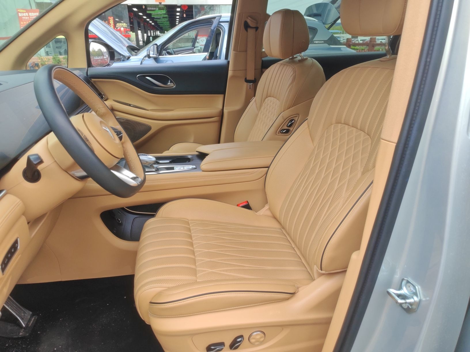 Переднее сиденье в автомобиле