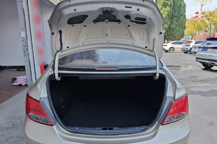 Used Hyundai Verna (older generation) 2014 1.4L Automatic Leading-Edge GLX Trunk