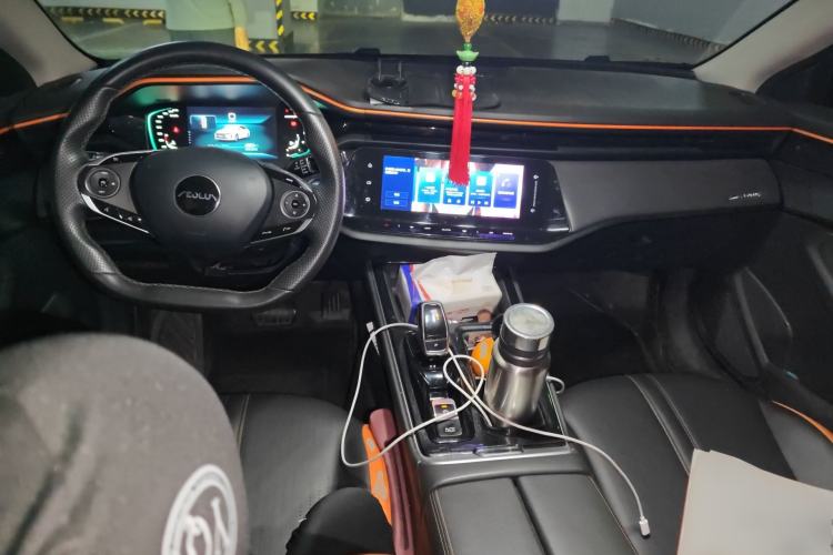Used Dongfeng Aeolus Yixuan MAX 2023 1.5T Ultra-Stylish Trendsetting Dad Edition Center Console