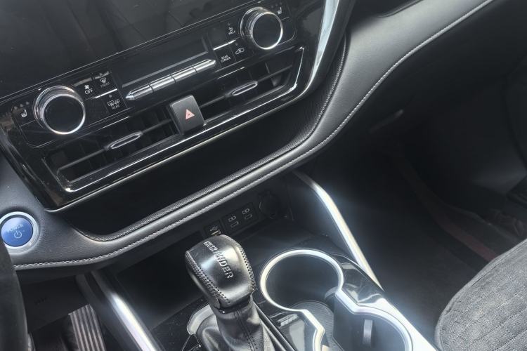 Used Toyota Highlander 2022 Dual-Engine 2.5L Four-Wheel Drive Prestige Version 7 Seats Gear Lever