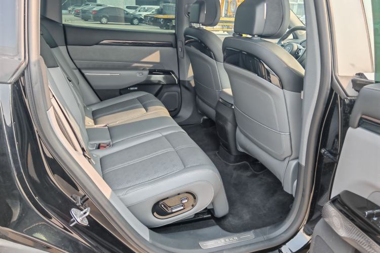 Used Zeekr 7X 2025 100 kWh Long-Range Rear-Wheel Drive with Intelligent Driving Features