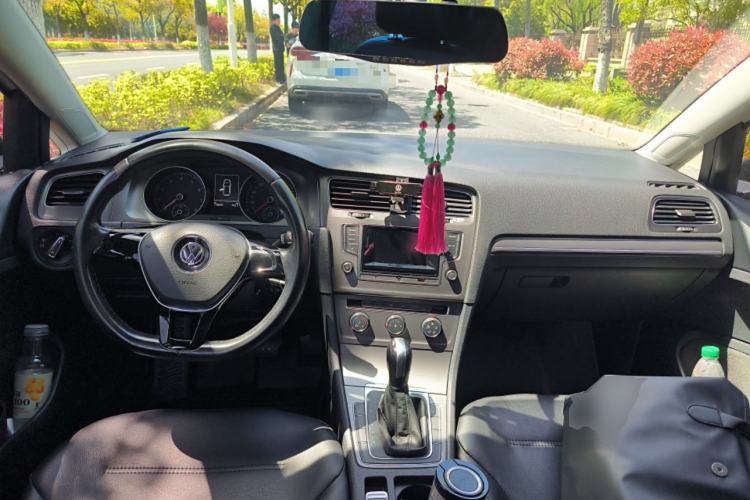 Used Volkswagen Golf 2016 230TSI Automatic Comfort Version Center Console