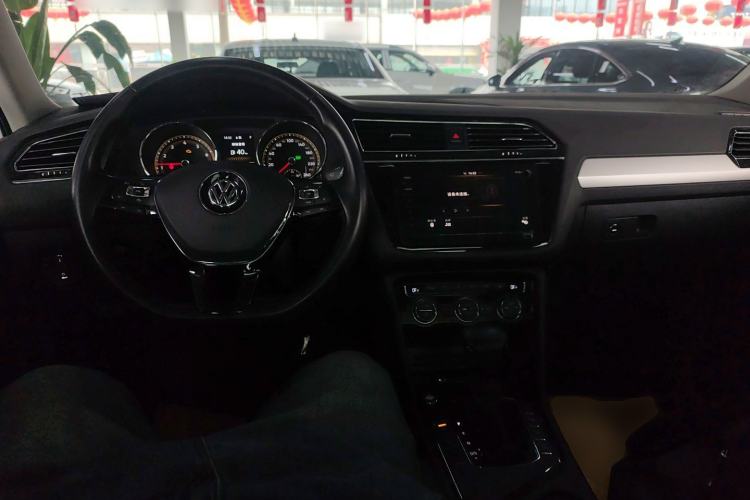 Used Volkswagen Tiguan L 2019 Revised 330TSI Automatic Two-Wheel Drive Smart & Luxury Edition China VI Standard
