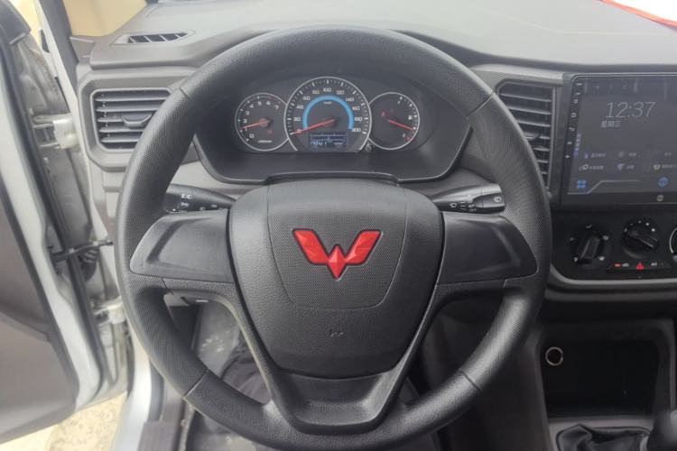Used Wuling Hongguang V 2022 1.5L Enjoy Edition Electric-Powered LAR Steering Wheel