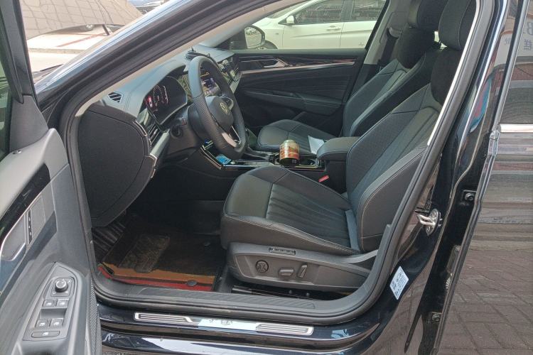 Used Volkswagen Passat 2025 Premium Version 380TSI Dragon Edition Left Front Seat