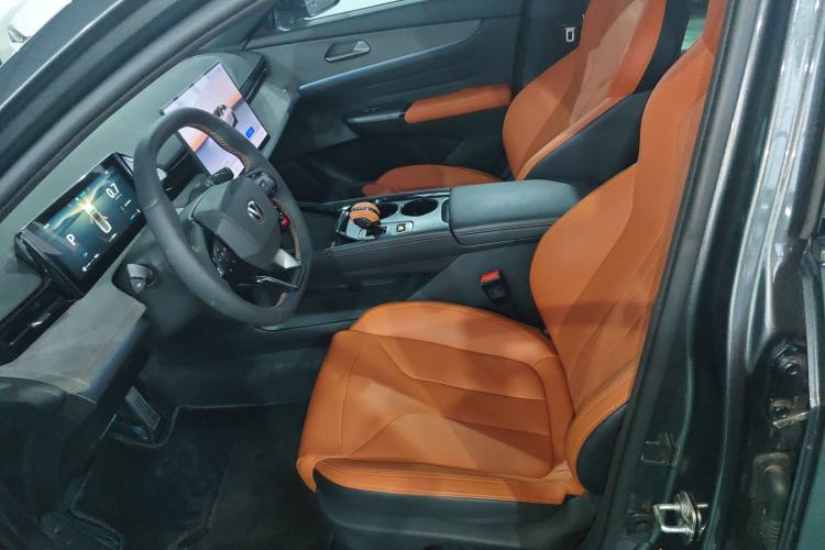 Used Changan UNI-V 2025 Model Third-Generation 2.0T Dynamic Edition