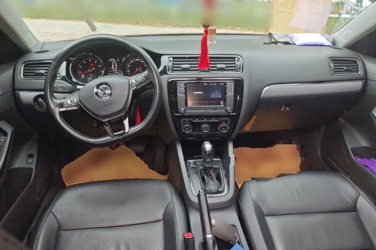 Used Volkswagen Sagitar 2018 180TSI DSG Prestige Edition Center Console