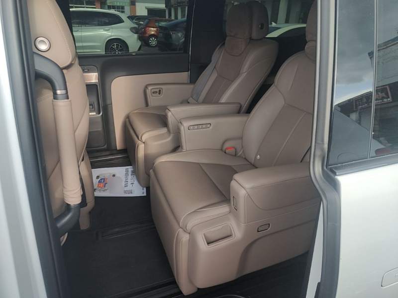 Used Li Auto MEGA 2025 Home Family Special Edition — 16