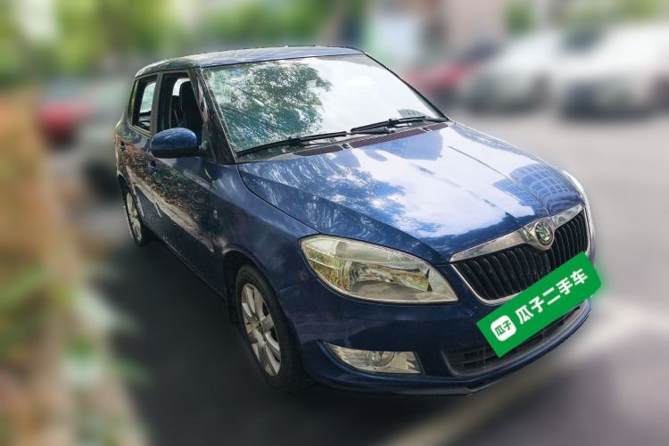 Used Skoda Fabia 2012 1.4L Automatic Crystal Edition Front Right 45 Deg