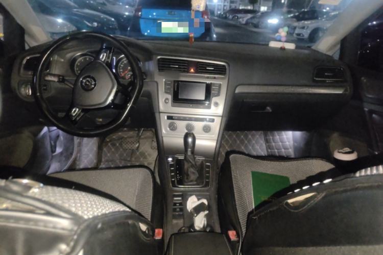 Used Volkswagen Golf 2016 230TSI Automatic Luxury Version Center Console