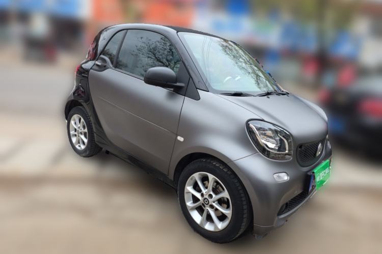 Used smart fortwo 2015 1.0L 52 kW hardtop Dynamic version Front Right 45 Deg