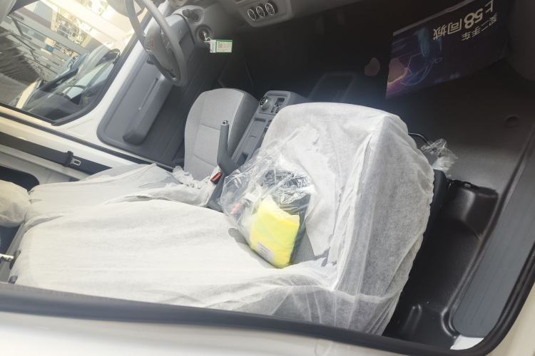 Used Wuling Yangguang 2025 Model 400km Bus Edition—Comfort Edition
