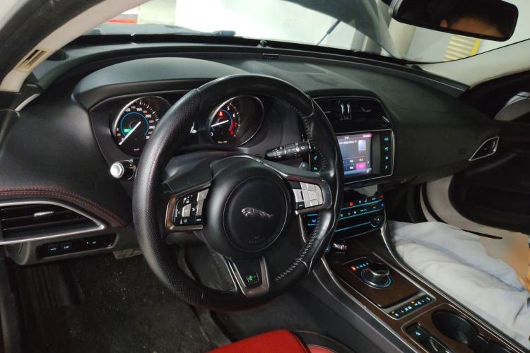 Used Jaguar XE 2017 2.0T 200 PS R-Sport
