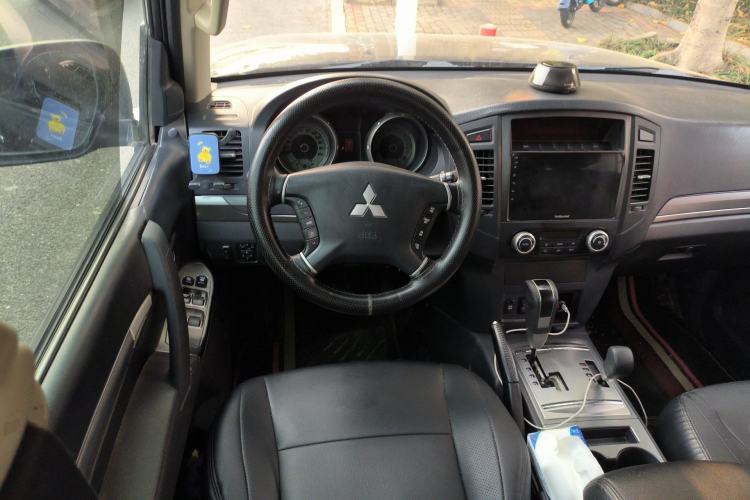 Used Mitsubishi Pajero 2014 3.0L Elite Upgrade Edition Steering Wheel