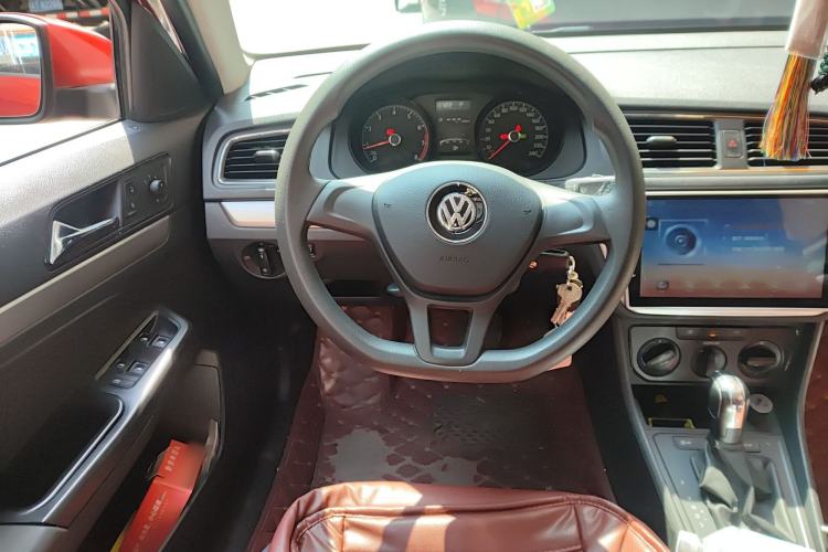 Used Volkswagen Gran Lavida 2015 1.6L Automatic Fashion Edition Steering Wheel