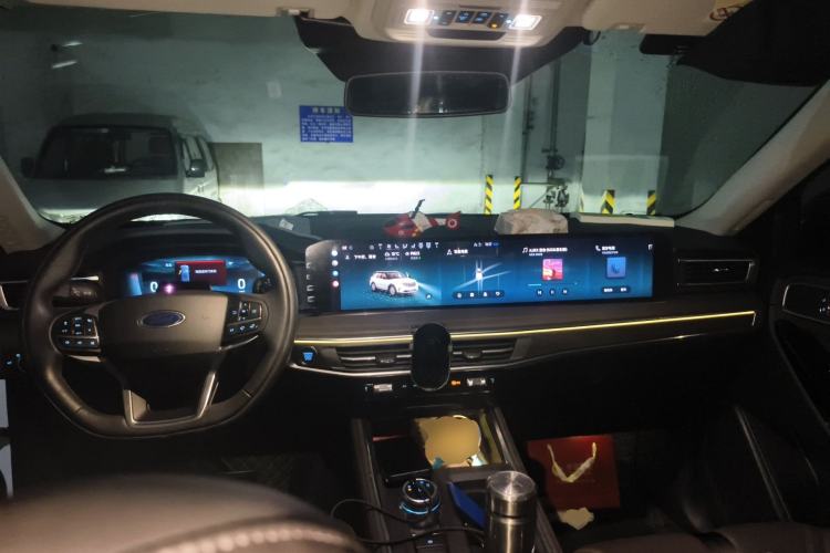 Used Ford Explorer 2024 2.3T EcoBoost Four-Wheel Drive Titanium Edition 7 Seats Center Console